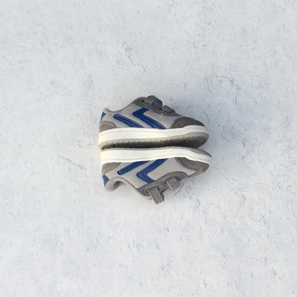 Size 6 .- Cat and Jack Shoes - Picture 7 of 7